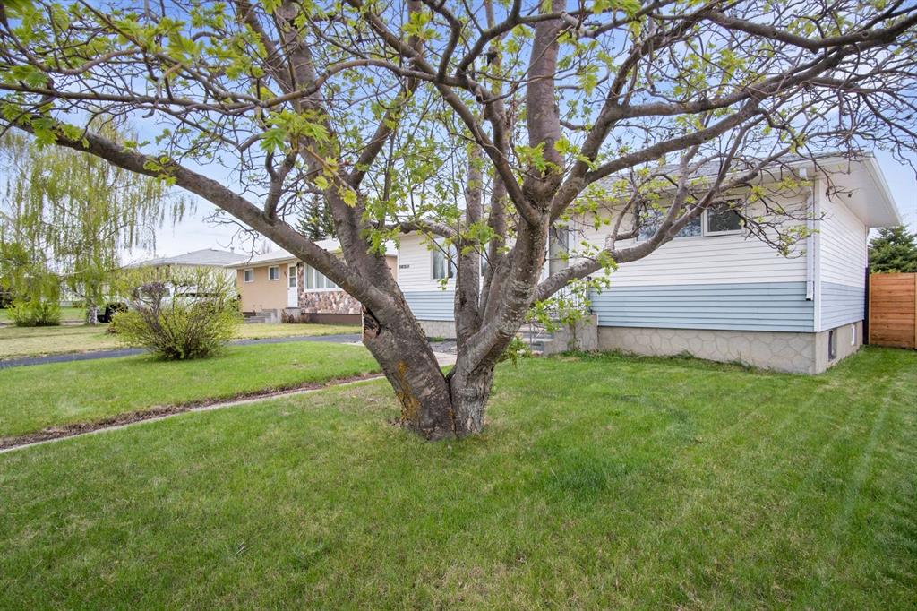 Additional image 3 of 5417 50 Street, Olds, AB, T4H1J1