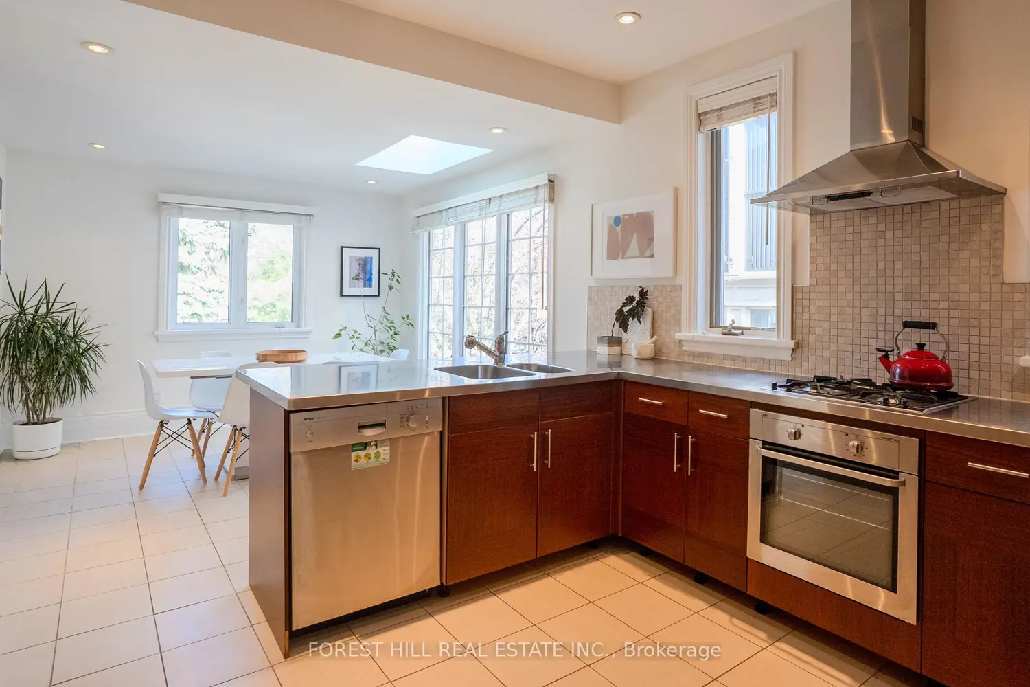 Additional image 16 of 451 Sackville Street