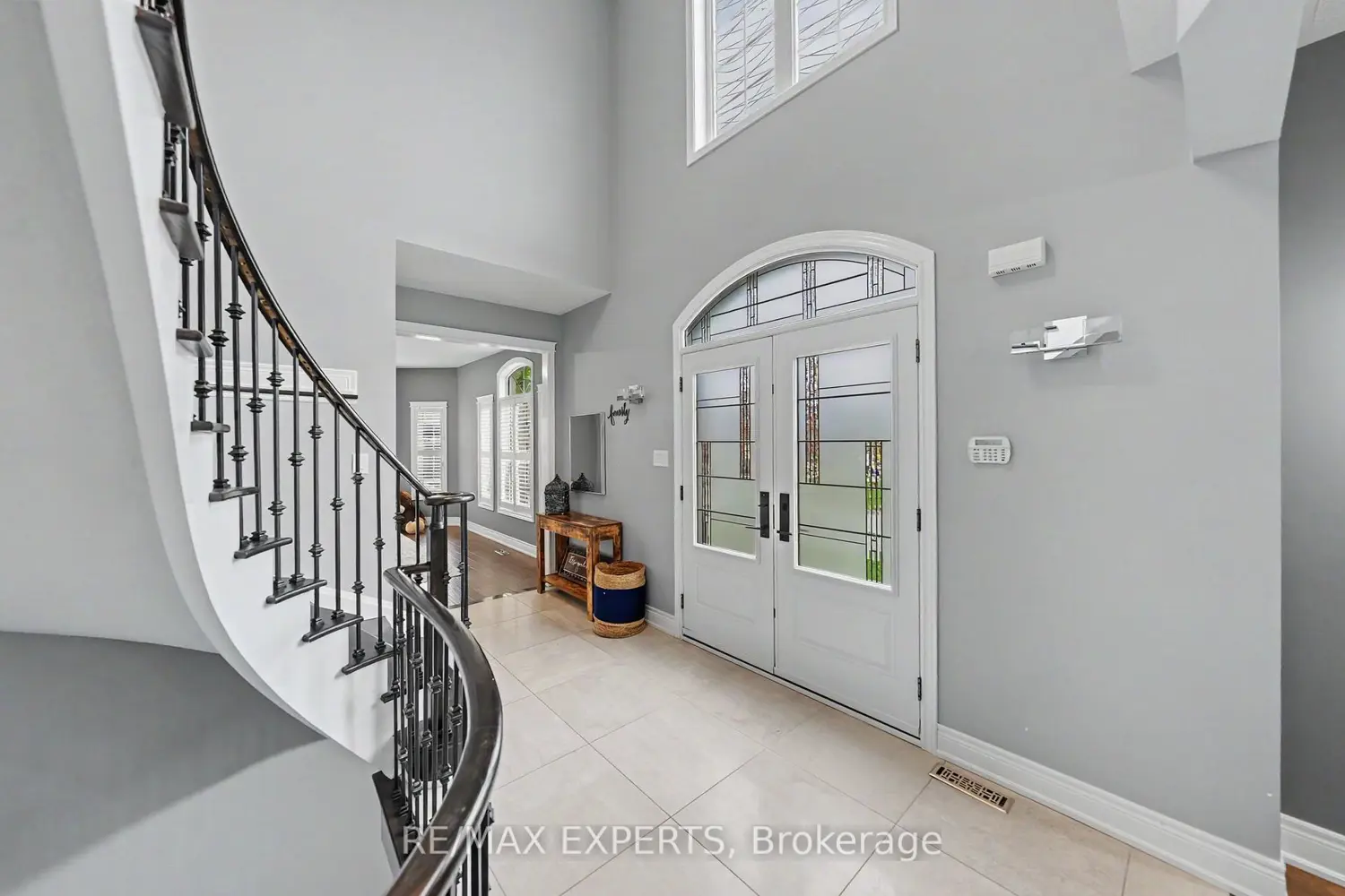 2 Ironhorse Crescent photo 3