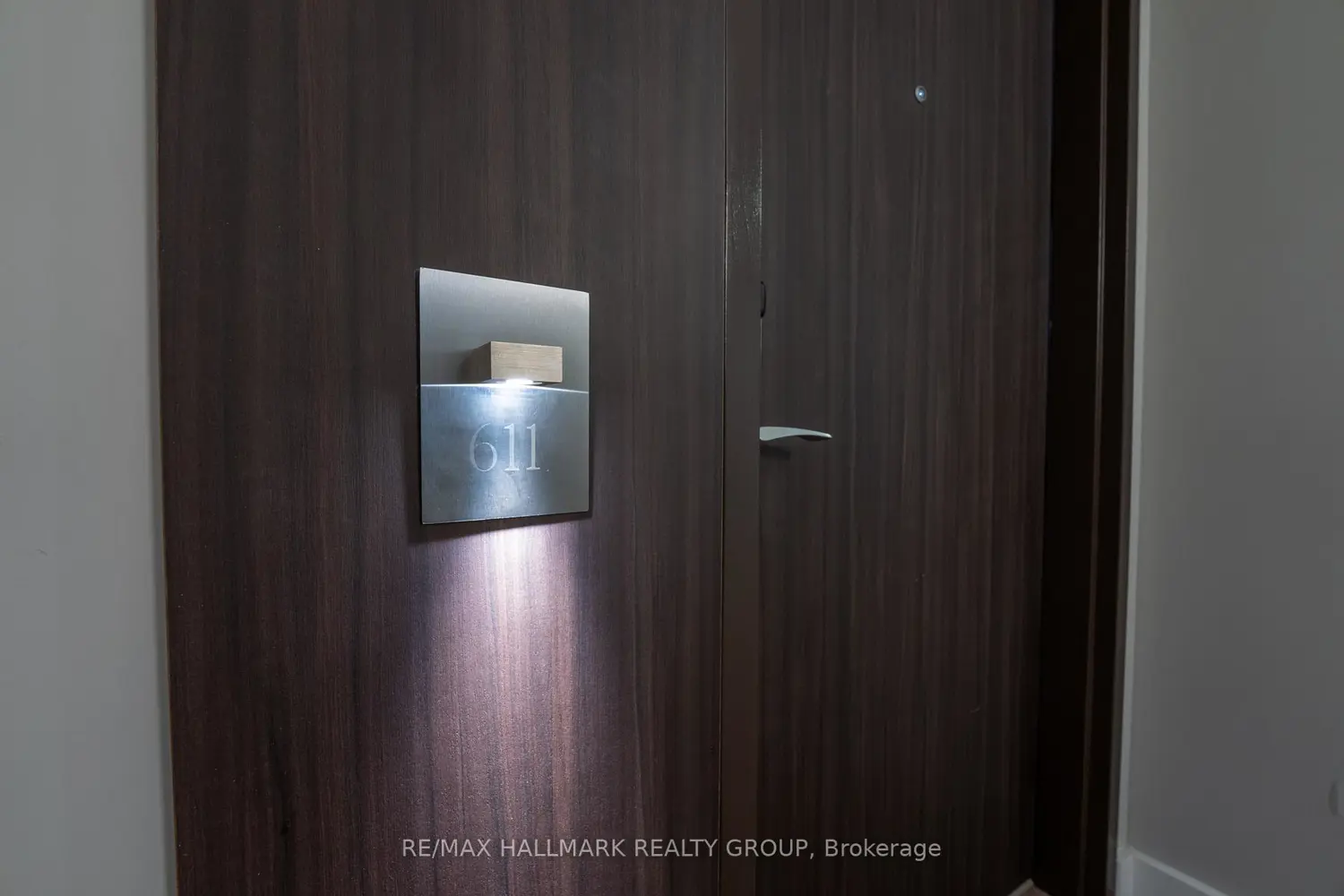 111 Champagne Avenue 611 photo 4