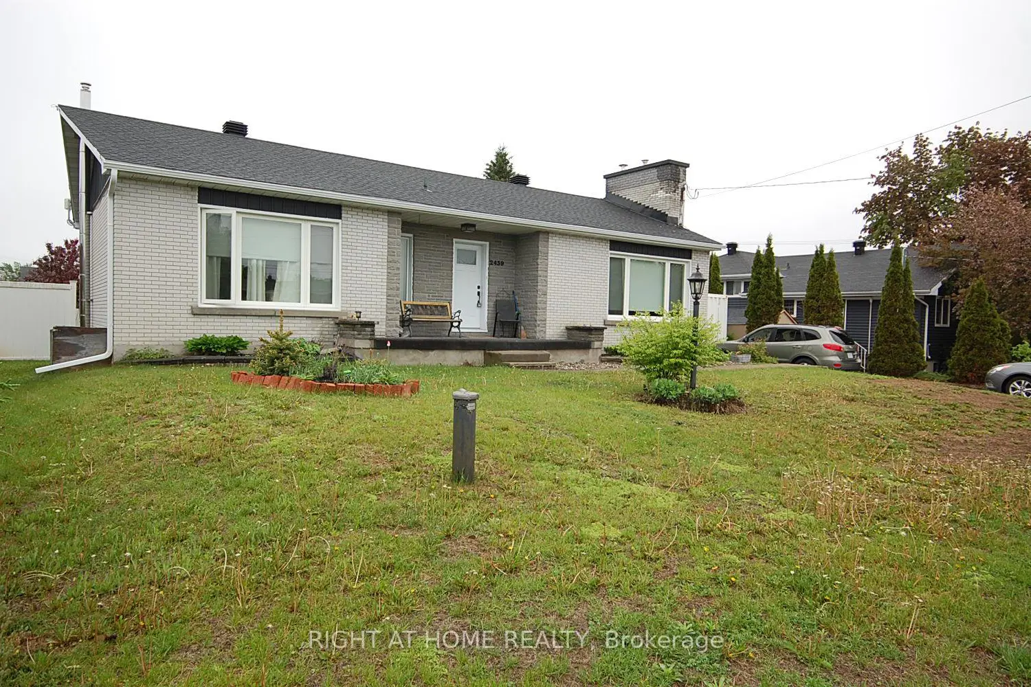 2439 Raymond Street photo 2