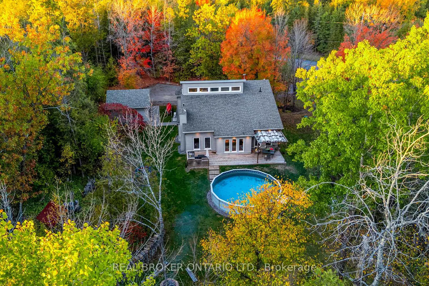 967 Upper Dwyer Hill Road photo 3