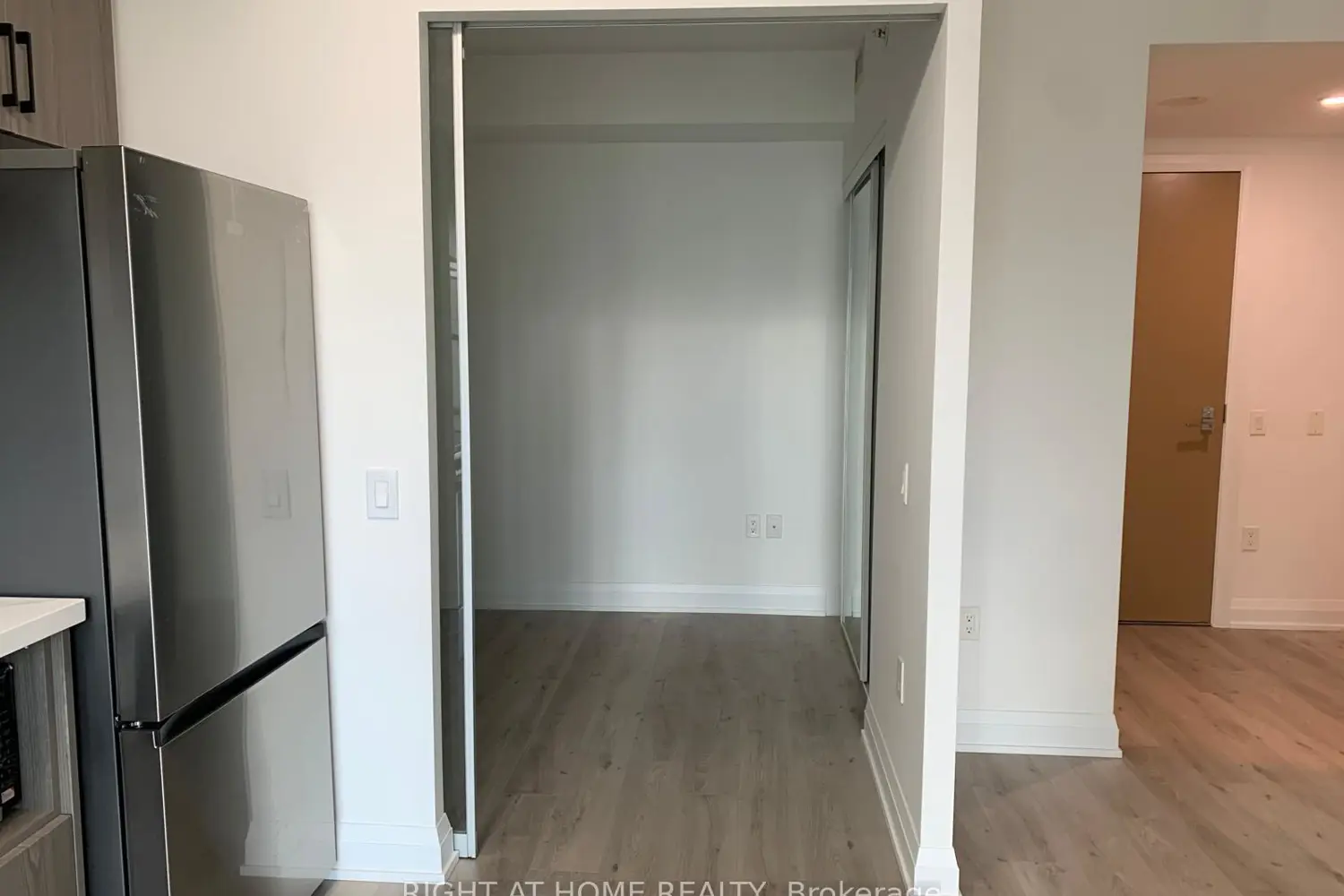 251 Jarvis Street 1517 photo 5