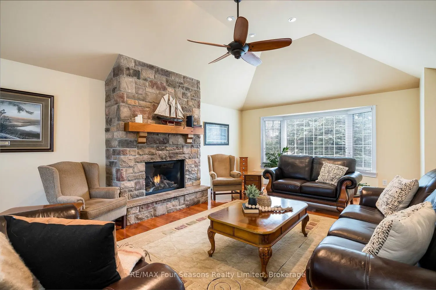 16 Carmichael Crescent photo 3