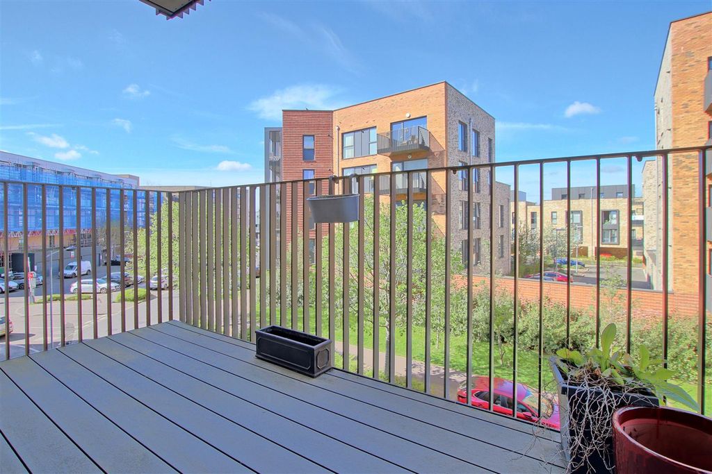 Additional image 10 of 2 bed flat for saleHering Road, Trumpington, Cambridge CB2