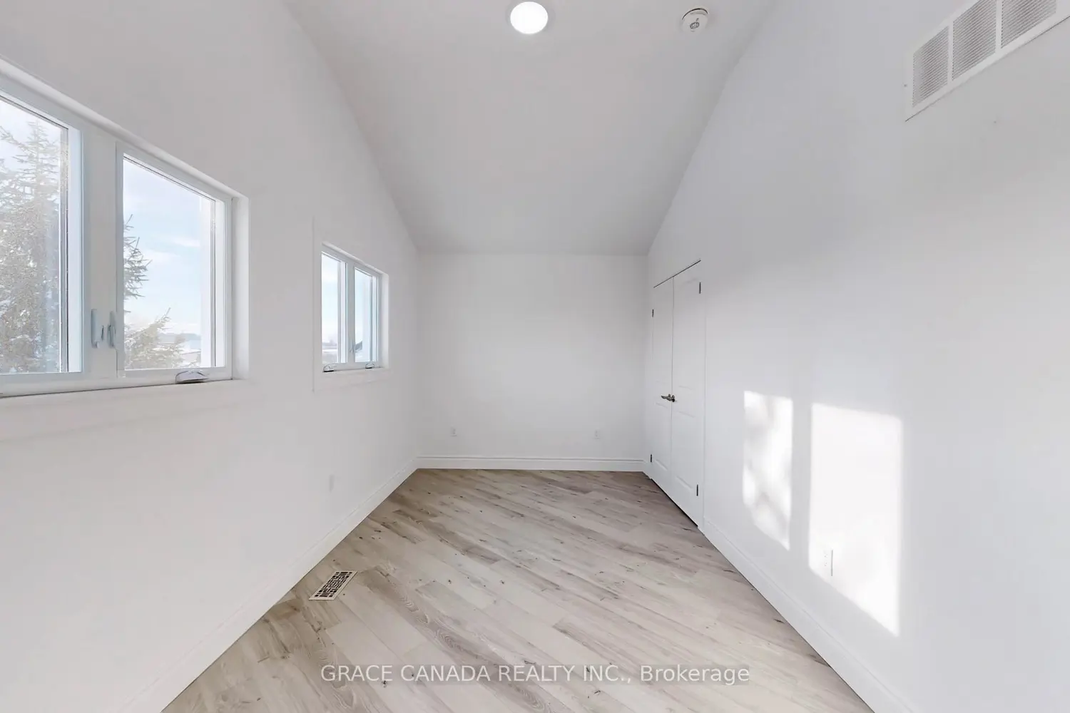 Additional image 10 of 85 Albany Avenue
