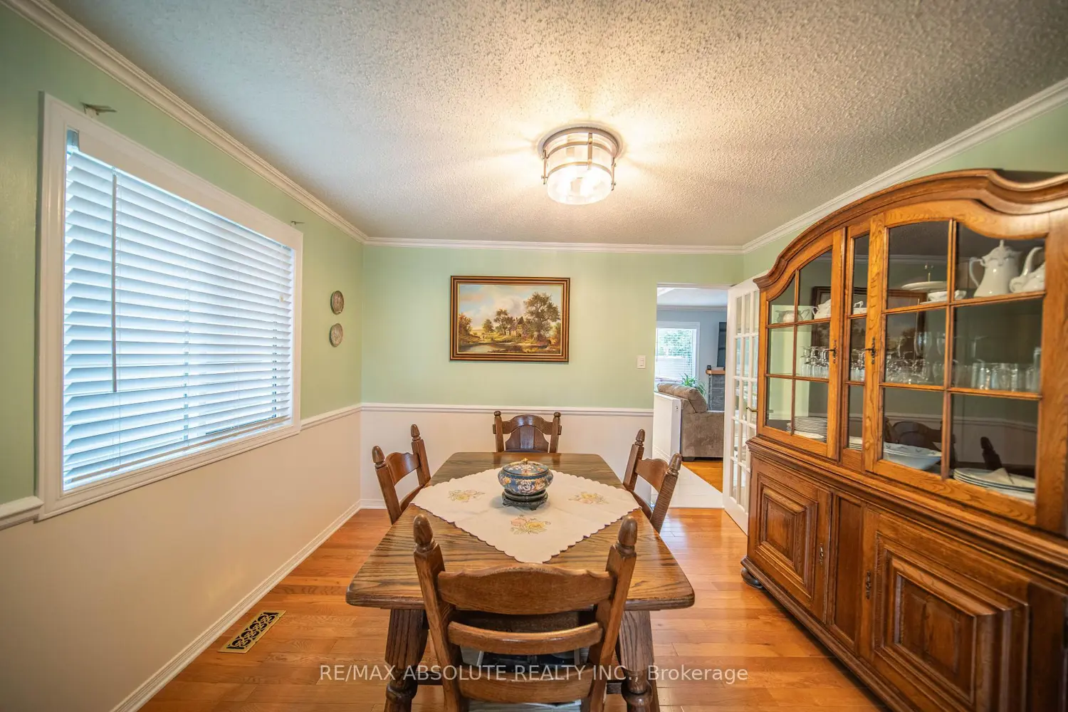 698 Thicket Way photo 3