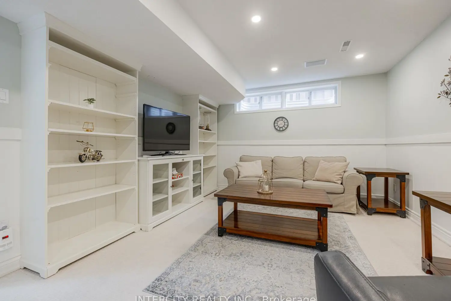 Additional image 16 of 3976 Taffey Crescent