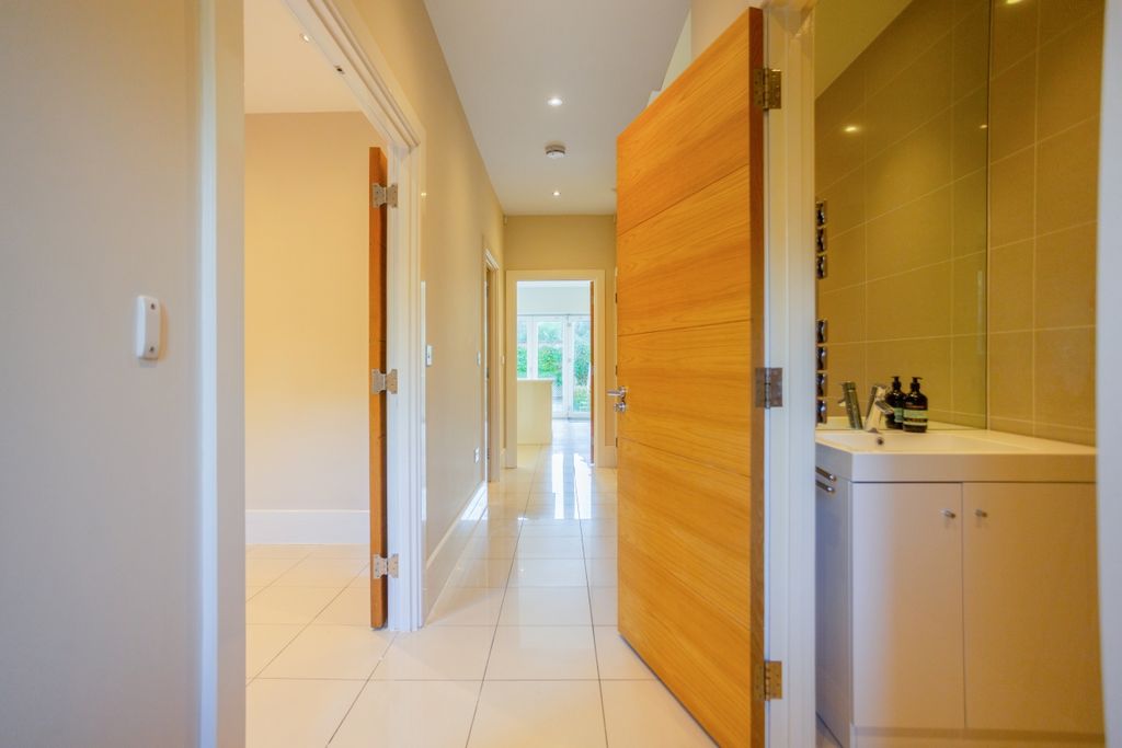 Additional image 7 of 4 bed town house to rentHawtrey Road, Windsor SL4