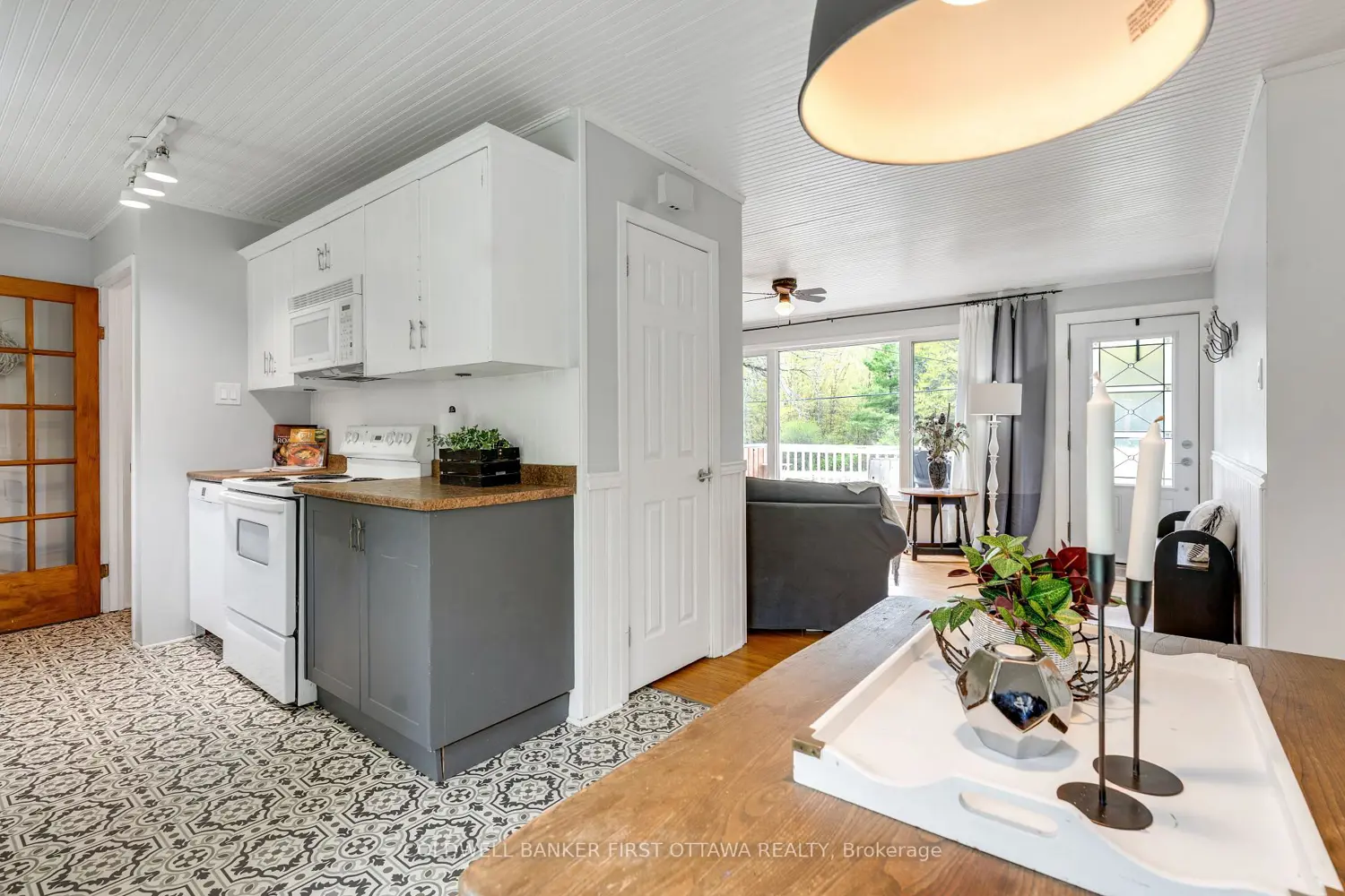 2498 Rideau Ferry Road photo 5