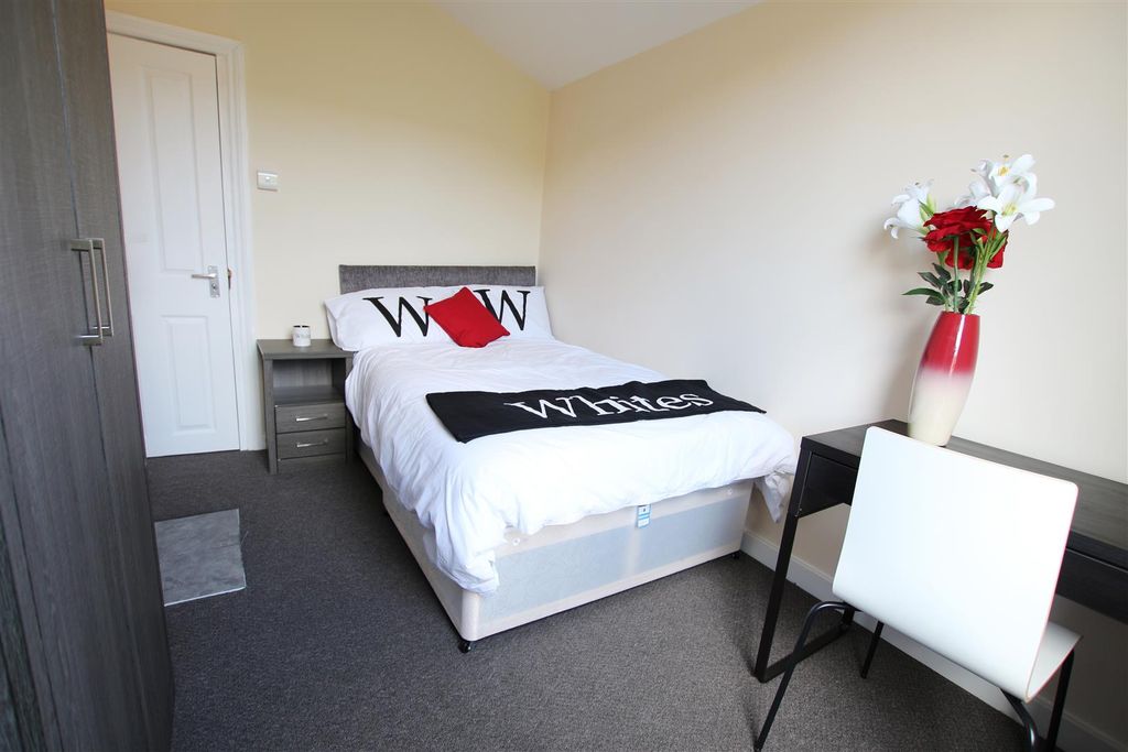 Additional image 3 of 4 bed terraced house to rentWhitworth Road, Northampton NN1