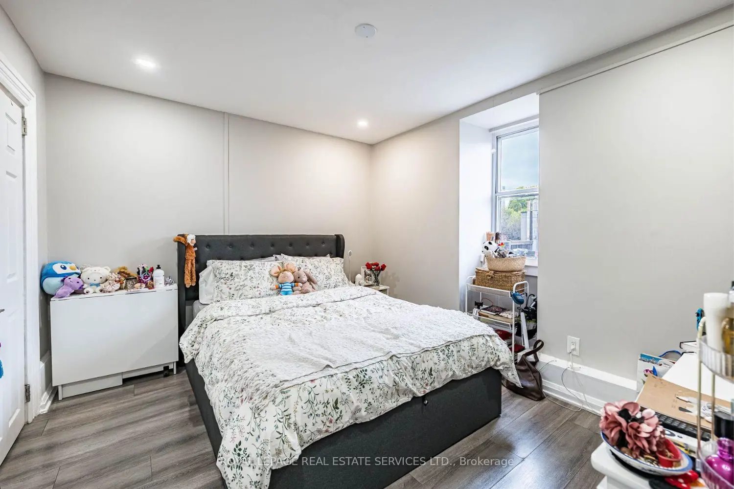 294 Gerrard Street photo 2