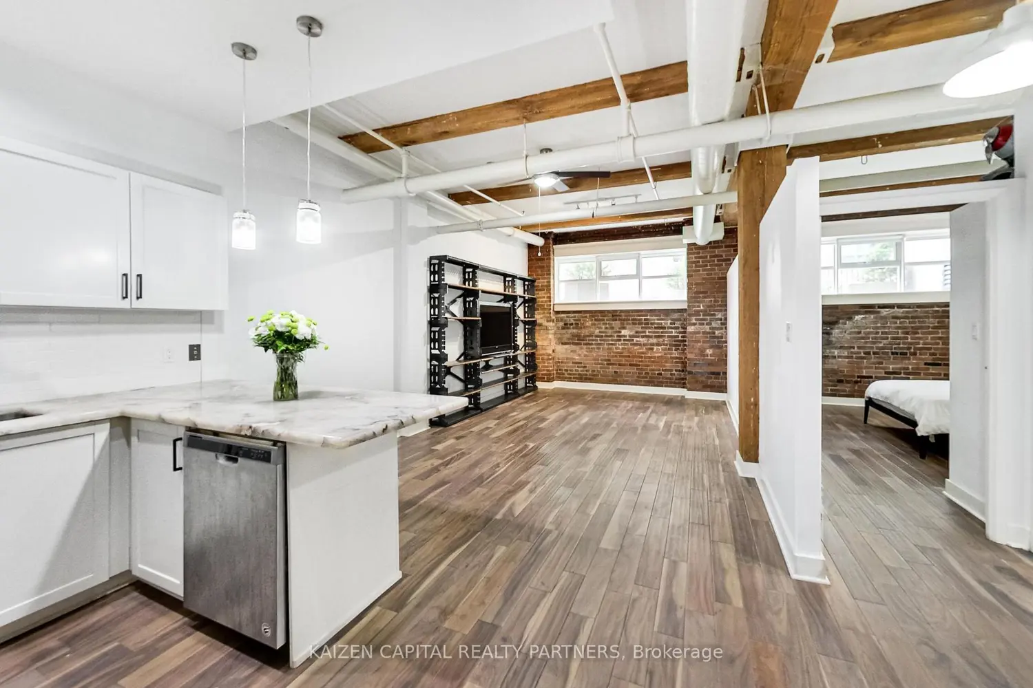90 Sherbourne Street 103 photo 3