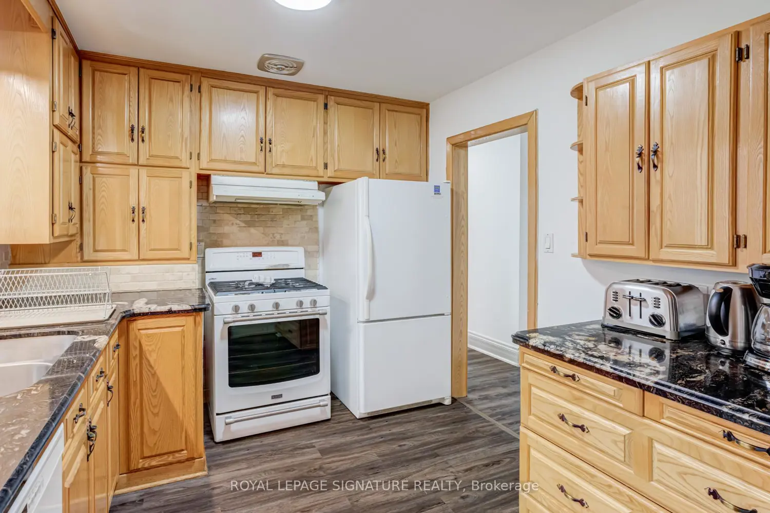 Additional image 8 of 411 Maplehurst Avenue