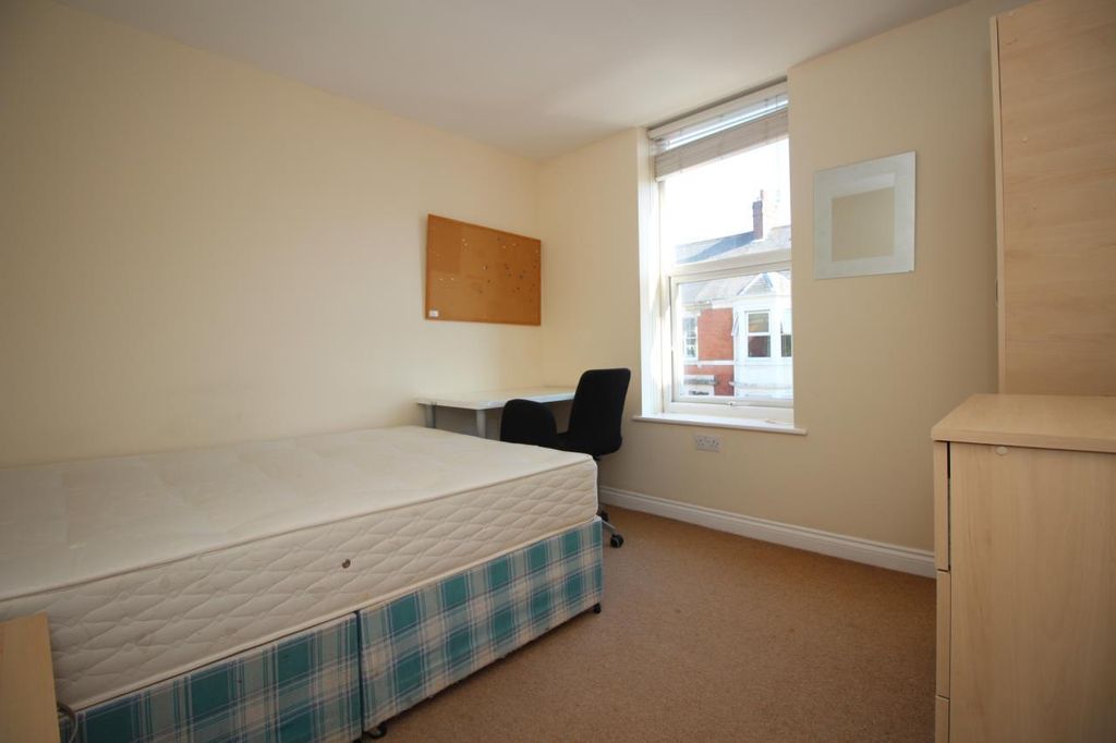 Additional image 10 of 6 bed maisonette to rentHolmwood Grove, Jesmond, Newcastle Upon Tyne NE2