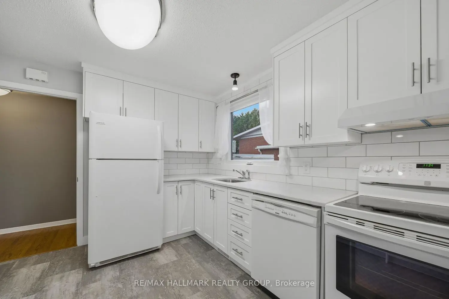 69 Woodmount Crescent photo 2