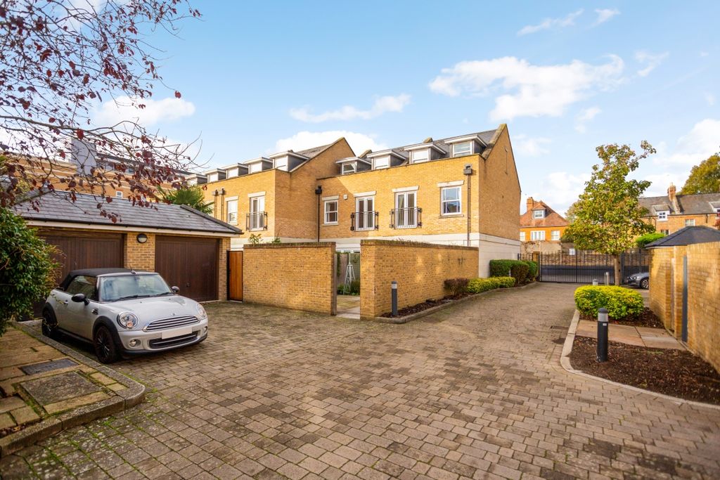 Additional image 24 of 4 bed town house to rentHawtrey Road, Windsor SL4