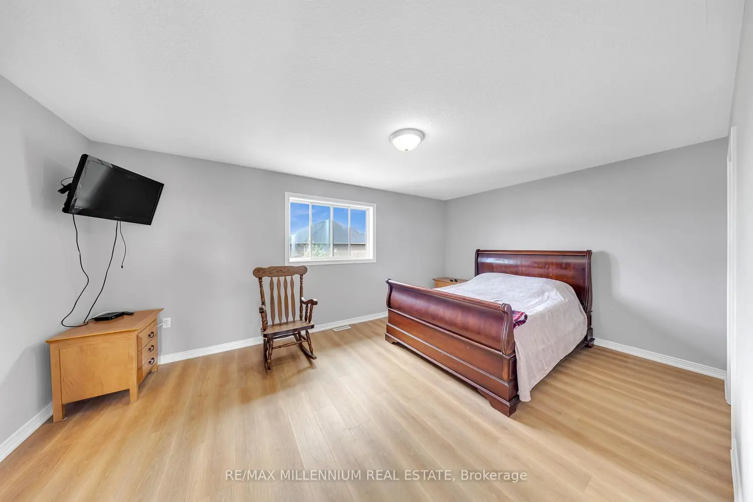 Additional image 7 of 8 Bates Avenue