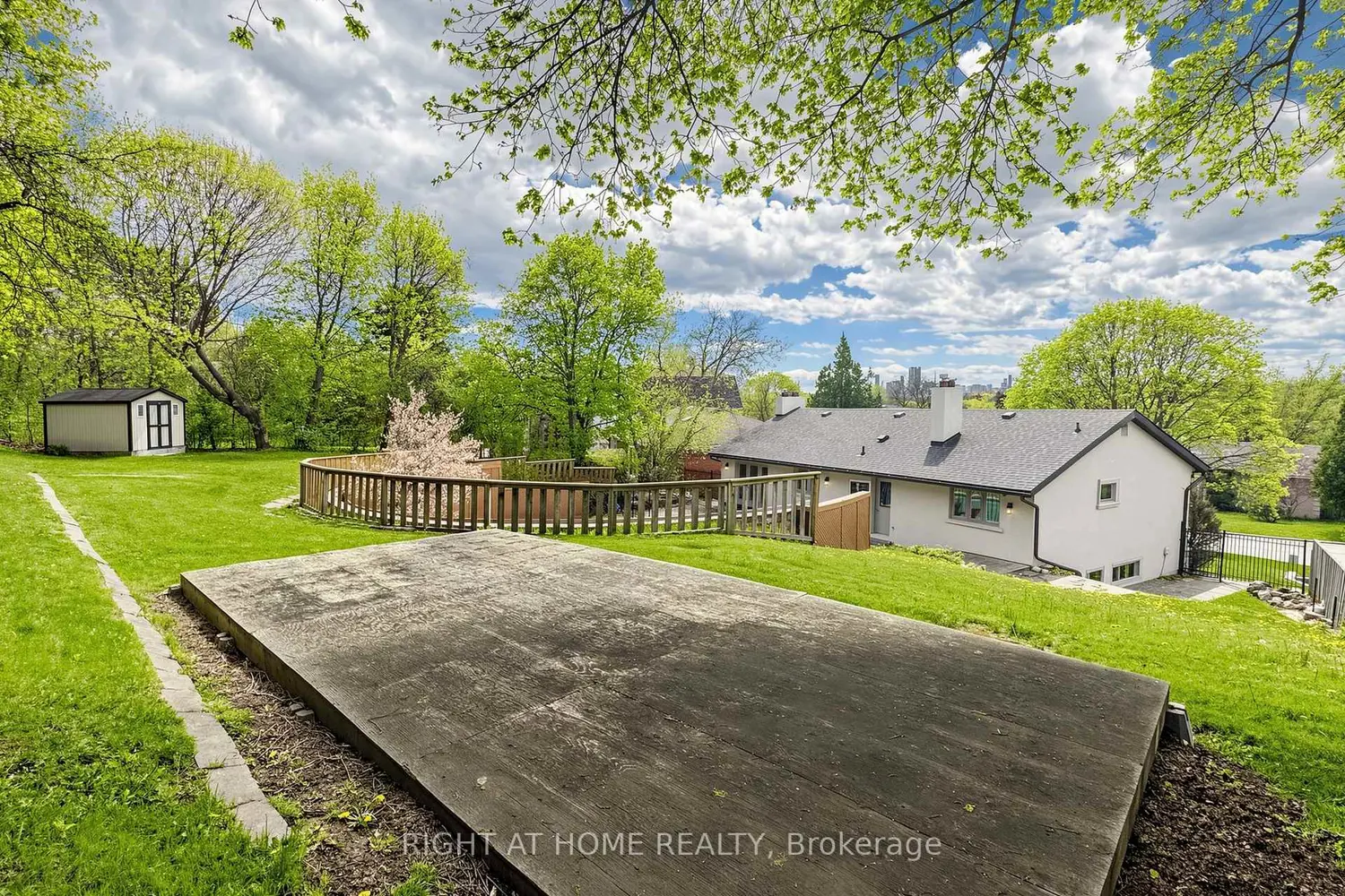 41 Larabee Crescent photo 4