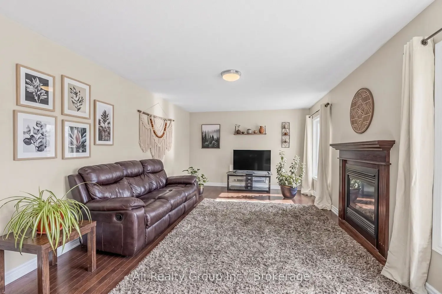 400 Nestleton Street photo 3