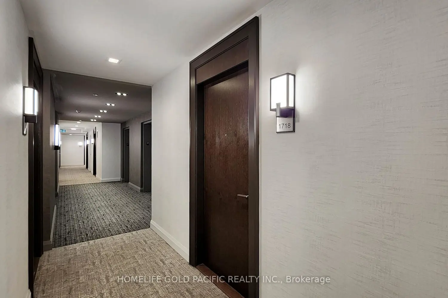 460 Adelaide Street 1718 photo 2