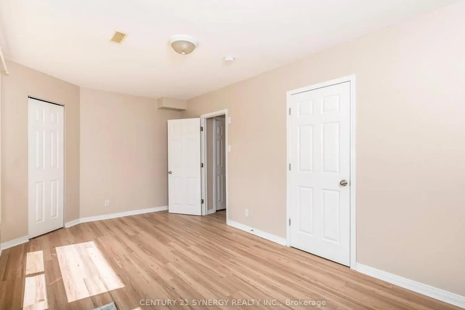 Additional image 16 of 2669 Southvale Crescent 34