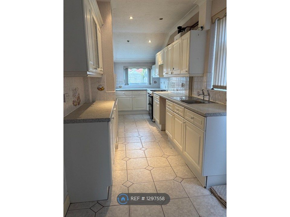 Additional image 11 of 3 bed semi-detached house to rentCliff Gardens, Scunthorpe DN15
