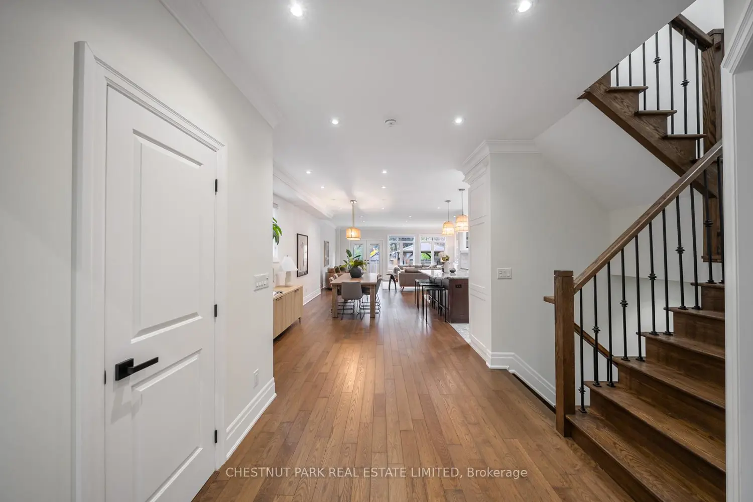 1 Ionson Boulevard photo 3