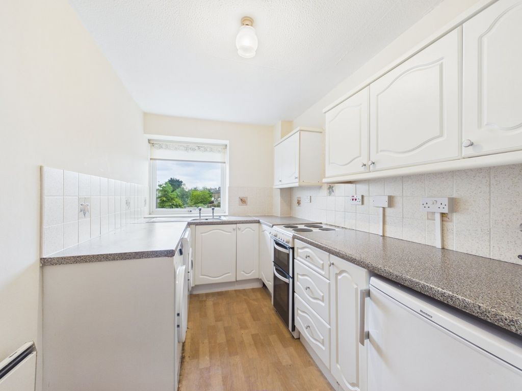 2 bed flat to rentAlma Road, Windsor, Berkshire SL4
