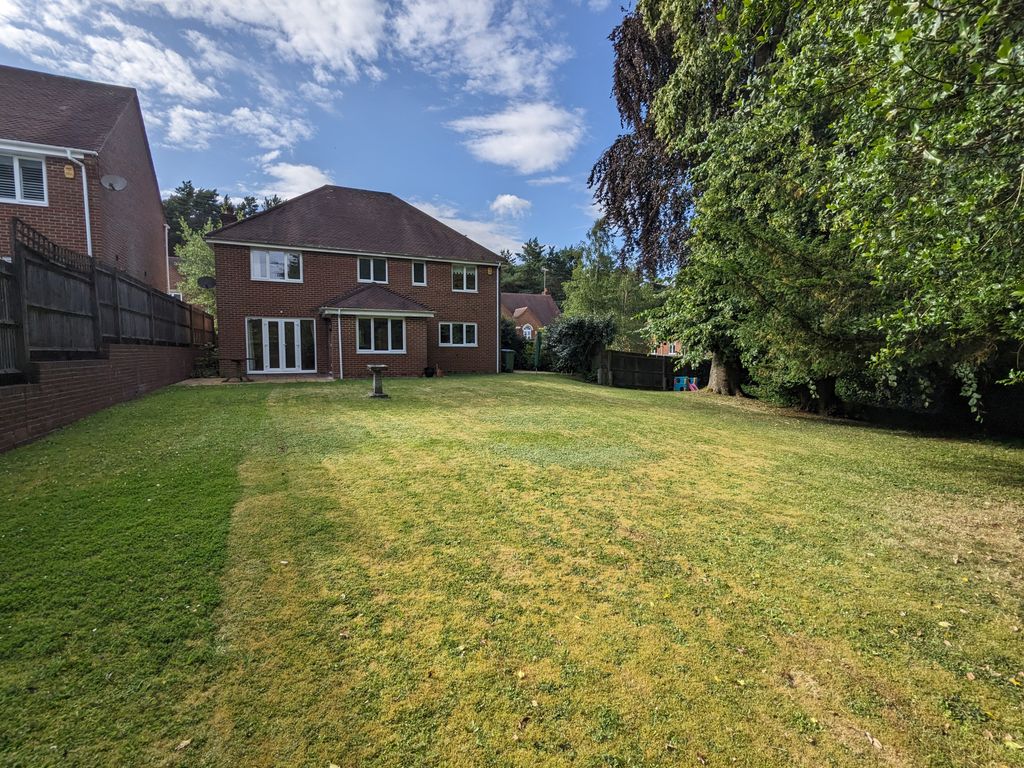 4 bed property to rentVicarage Close, Horsham RH12