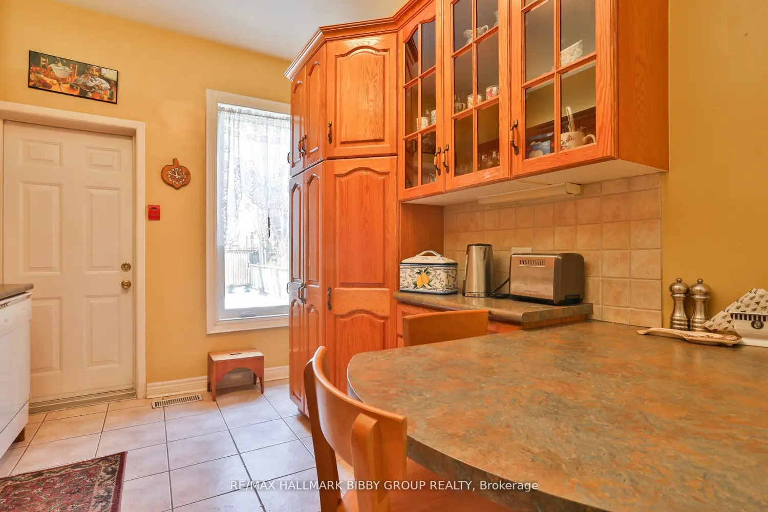 98 Fuller Avenue photo 4