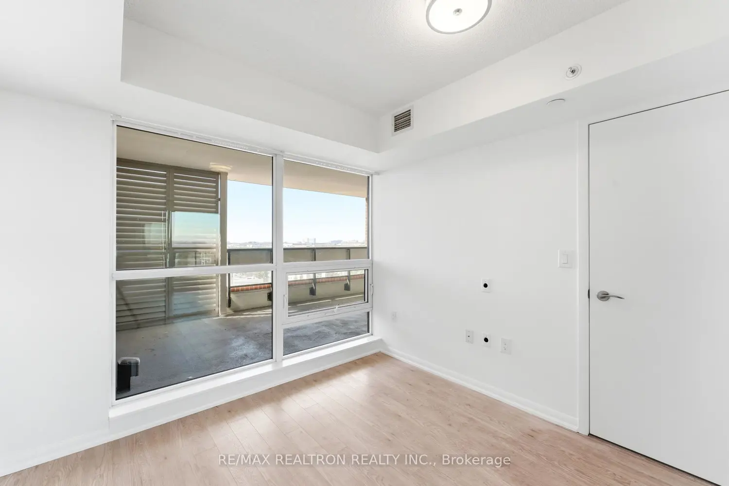 Additional image 9 of 830 Lawrence Avenue 446