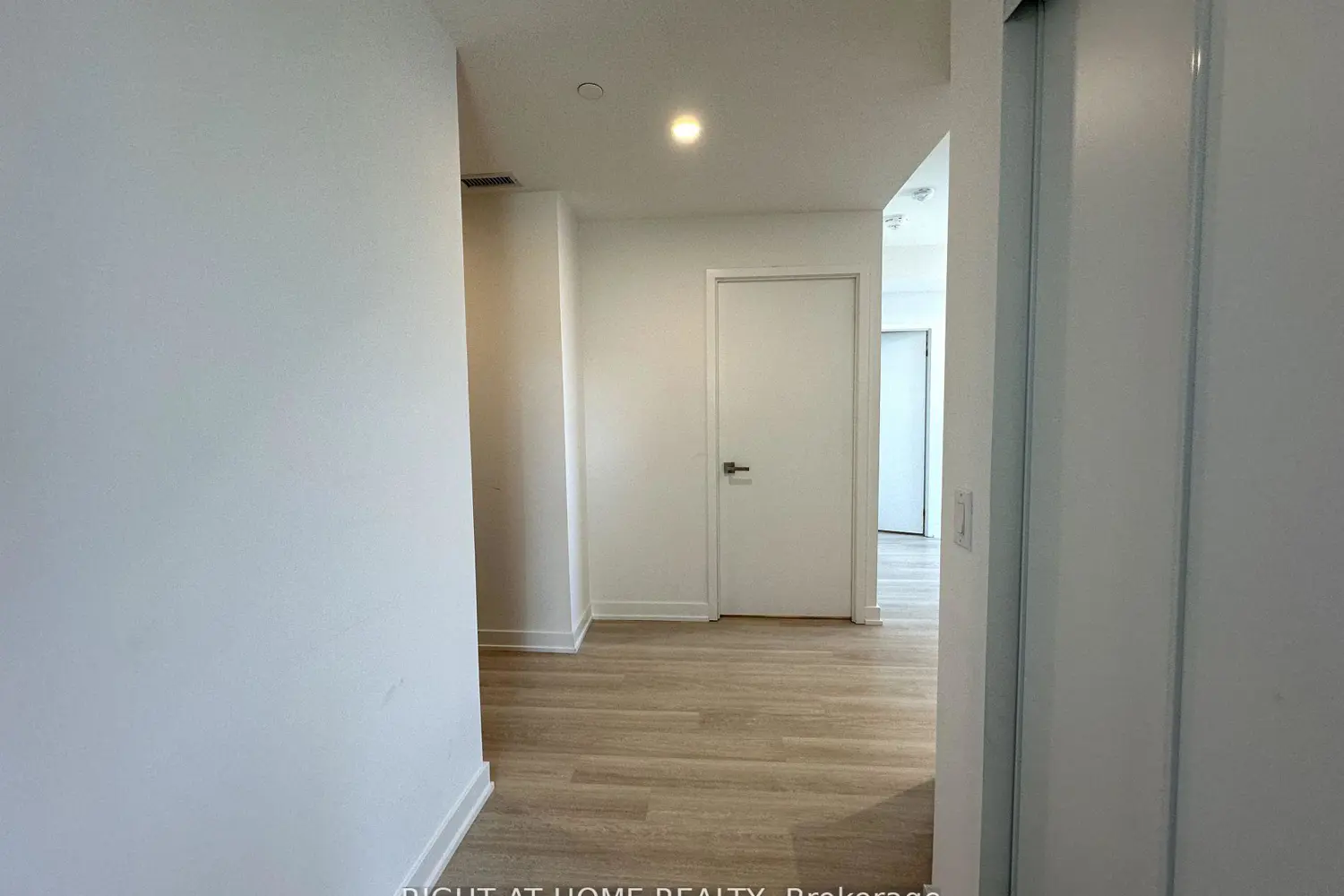 Additional image 5 of 30 Tretti Way 903