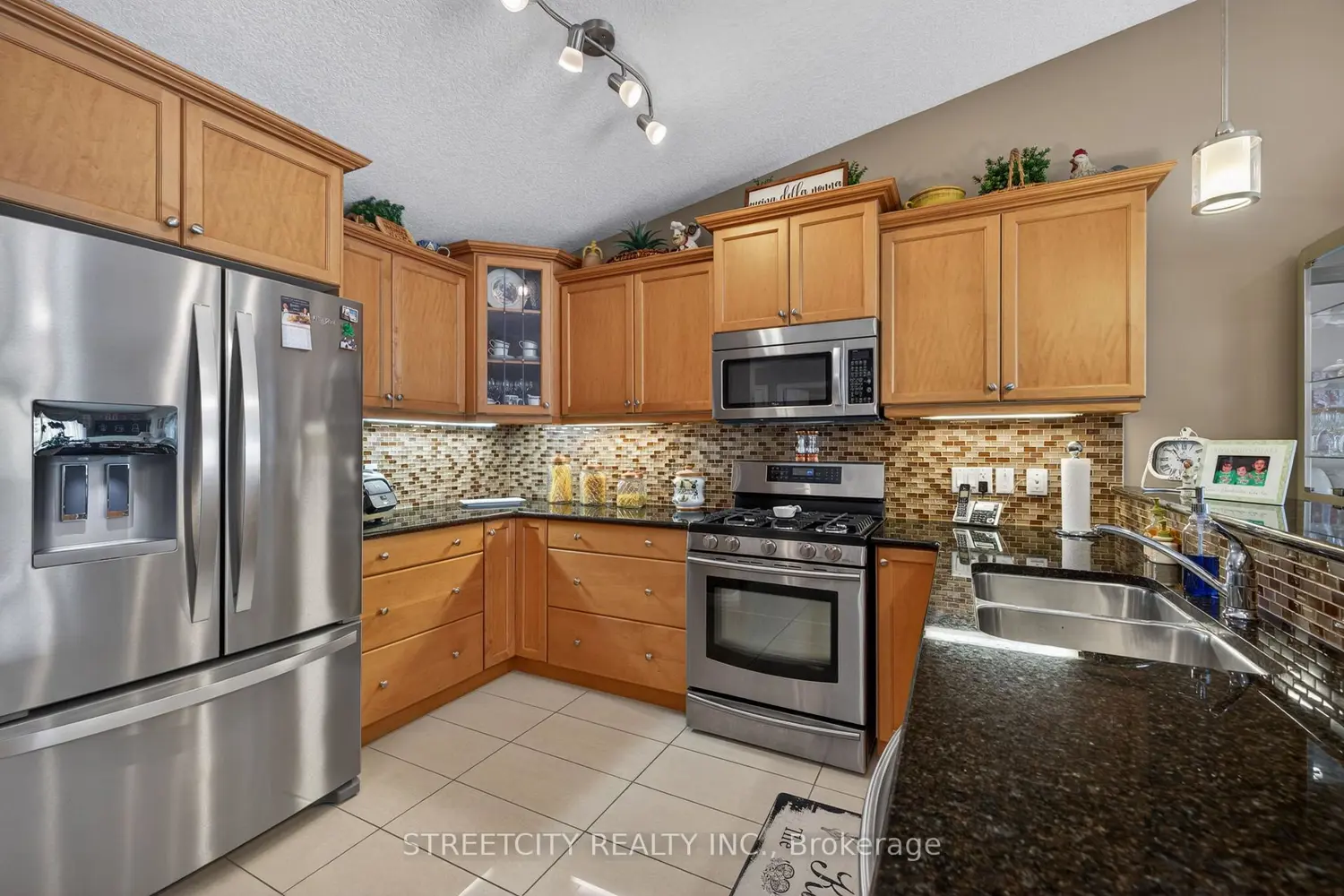 Additional image 7 of 2100 Denview Avenue 21