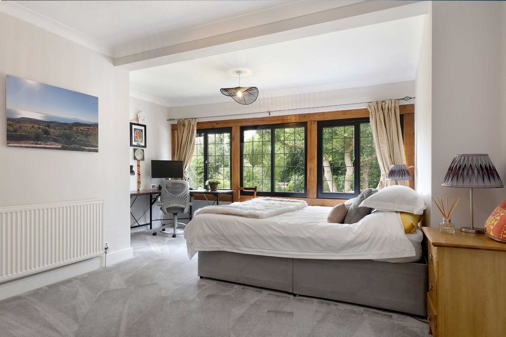Additional image 17 of 5 bed detached house to rentLedborough Wood, Beaconsfield, Buckinghamshire HP9