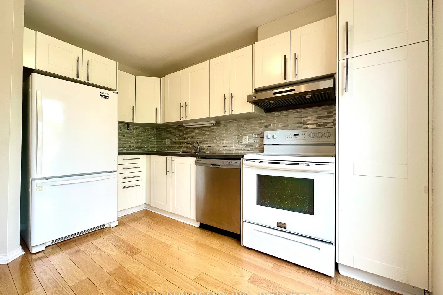 Additional image 9 of 135 Kinross Private