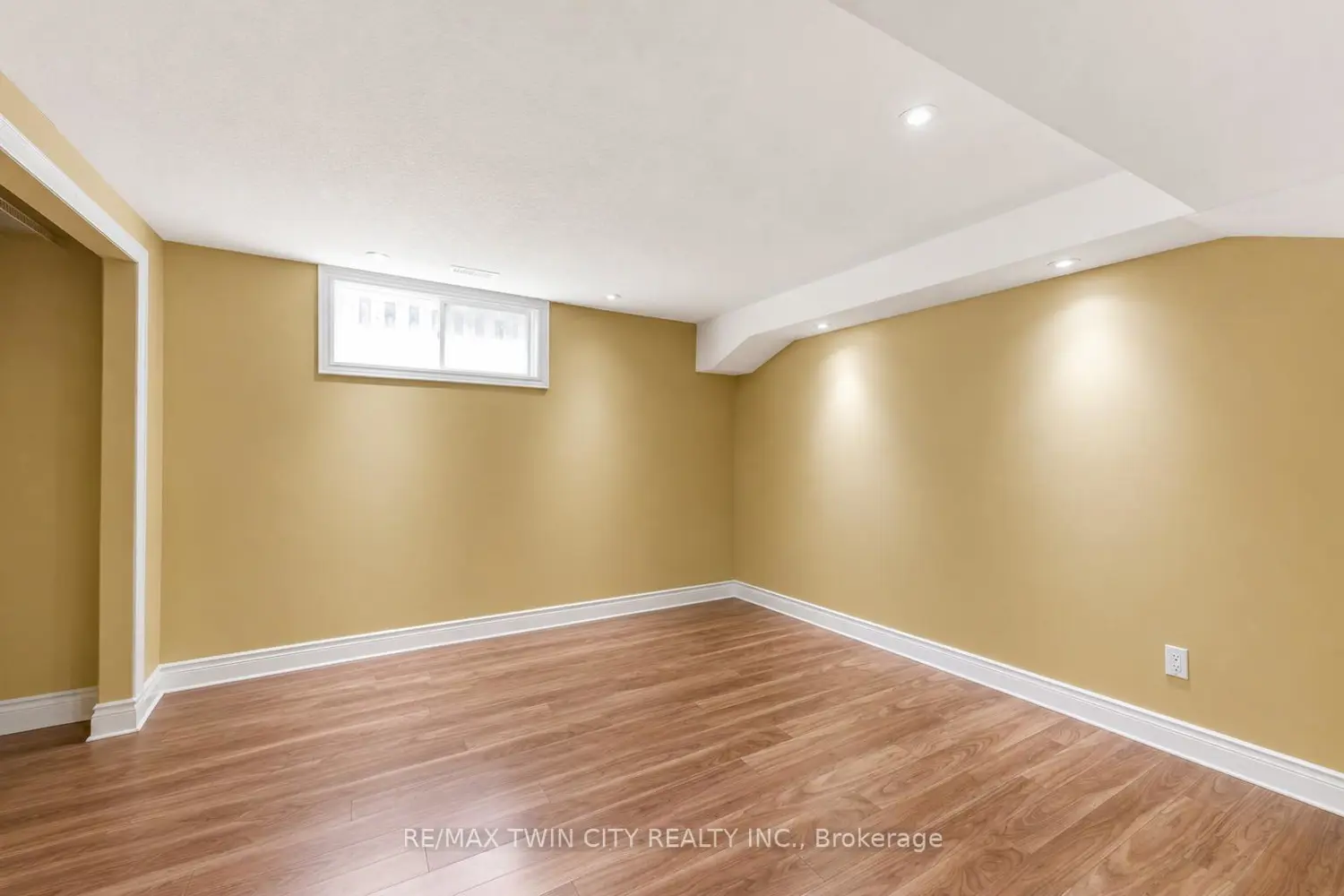 Additional image 13 of 437 Beaumont Crescent