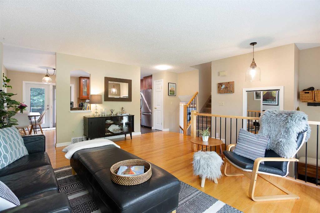 Additional image 6 of 15 Bearberry Crescent NW, Calgary, AB, T3K 1P9