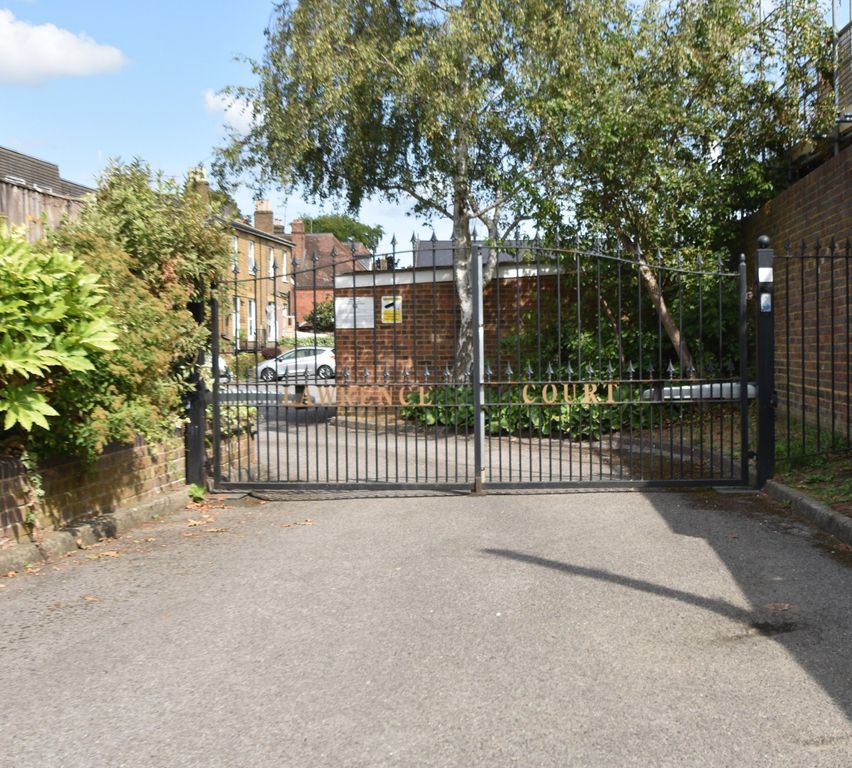 Additional image 3 of 2 bed flat to rentAlma Road, Windsor, Berkshire SL4