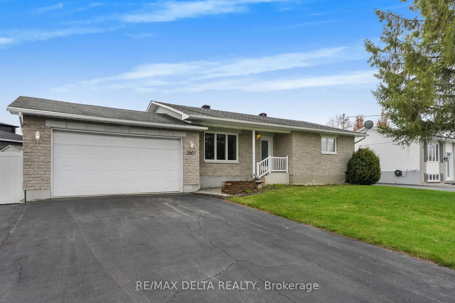 2807 Leonard Street photo 2