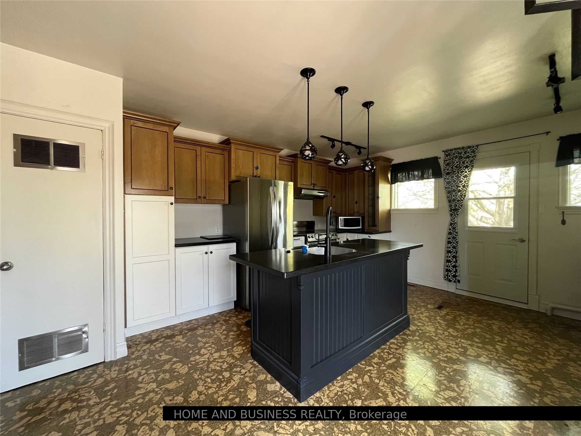 Additional image 4 of 8 Sora Drive, Mississauga, ON, L5M 1B2