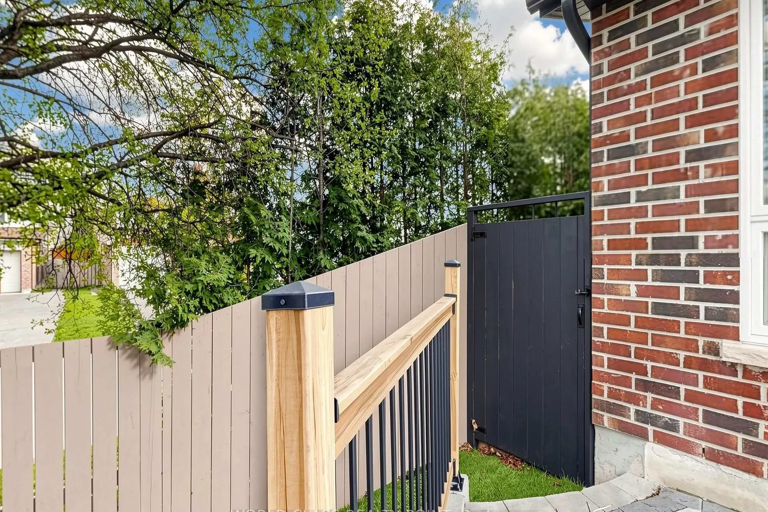Additional image 15 of 1638 Norwill Crescent