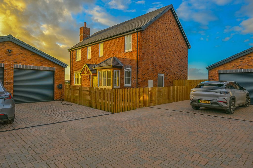 4 bed detached house for saleThe Hawthorns, Scropton, Derby DE65