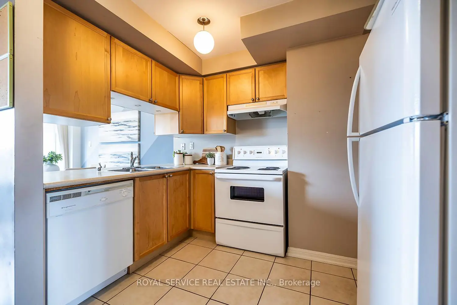 169 Scottsdale Drive photo 2