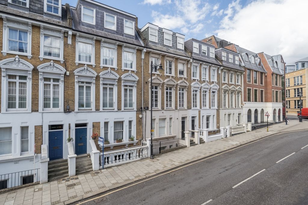 Additional image 2 of 2 bed flat to rentSheet Street, Windsor SL4