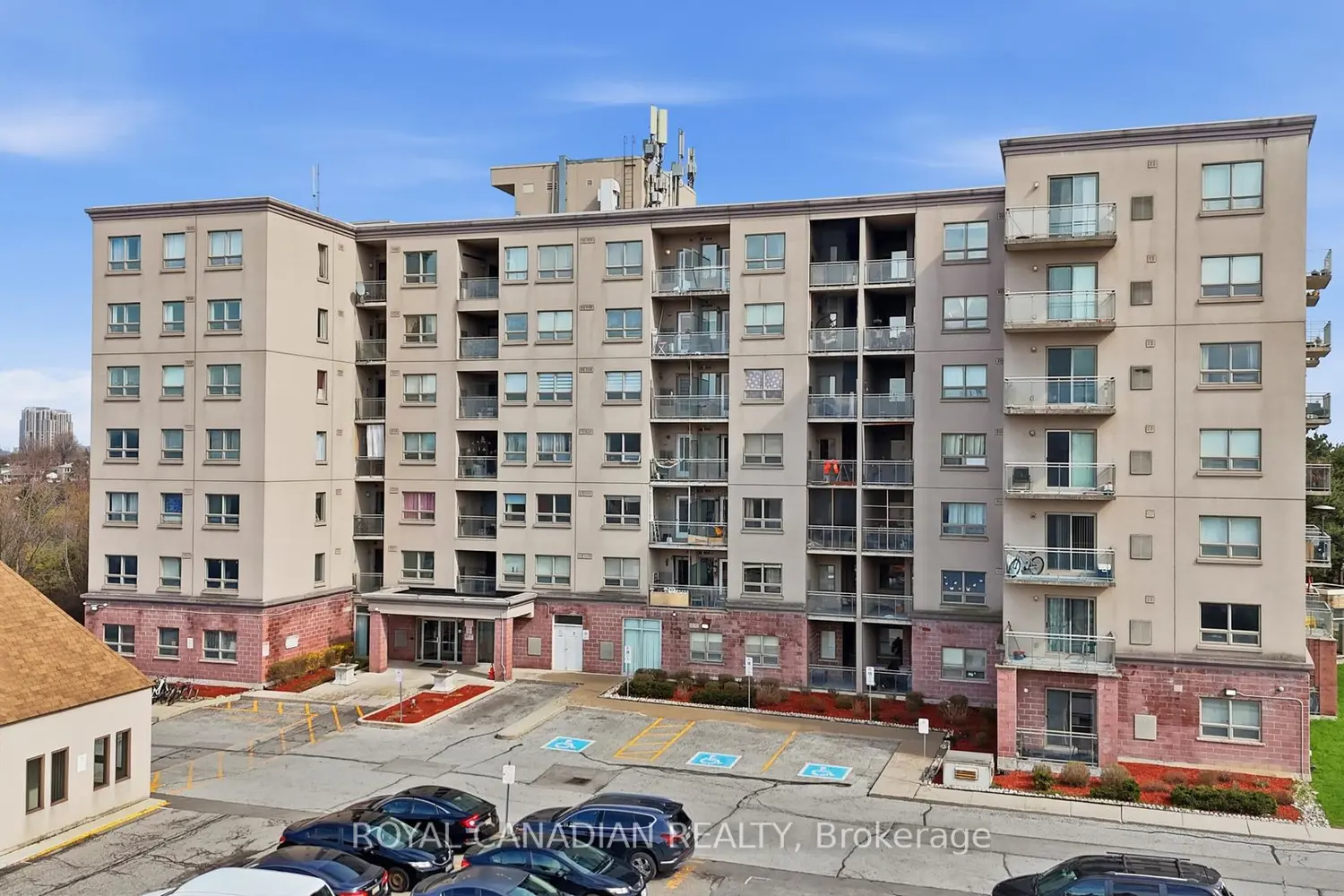 Additional image 20 of 7405 Goreway Drive 619