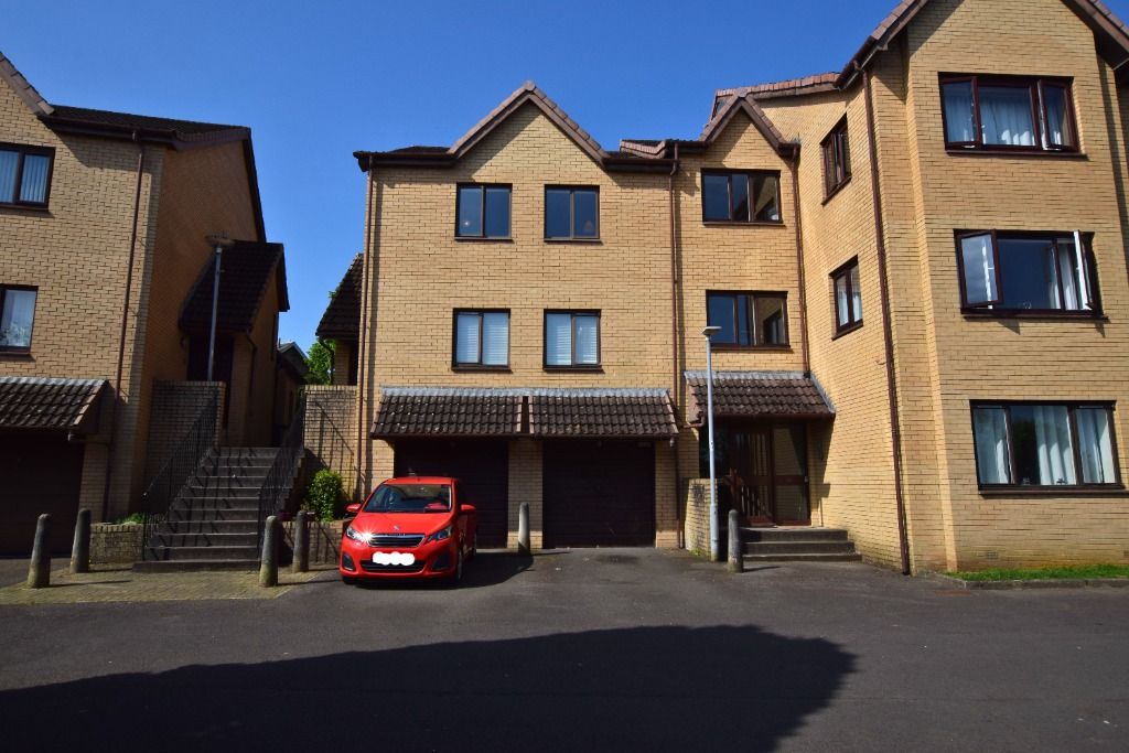 2 bed flat to rentCastlehill Road, Ayr, South Ayrshire KA7
