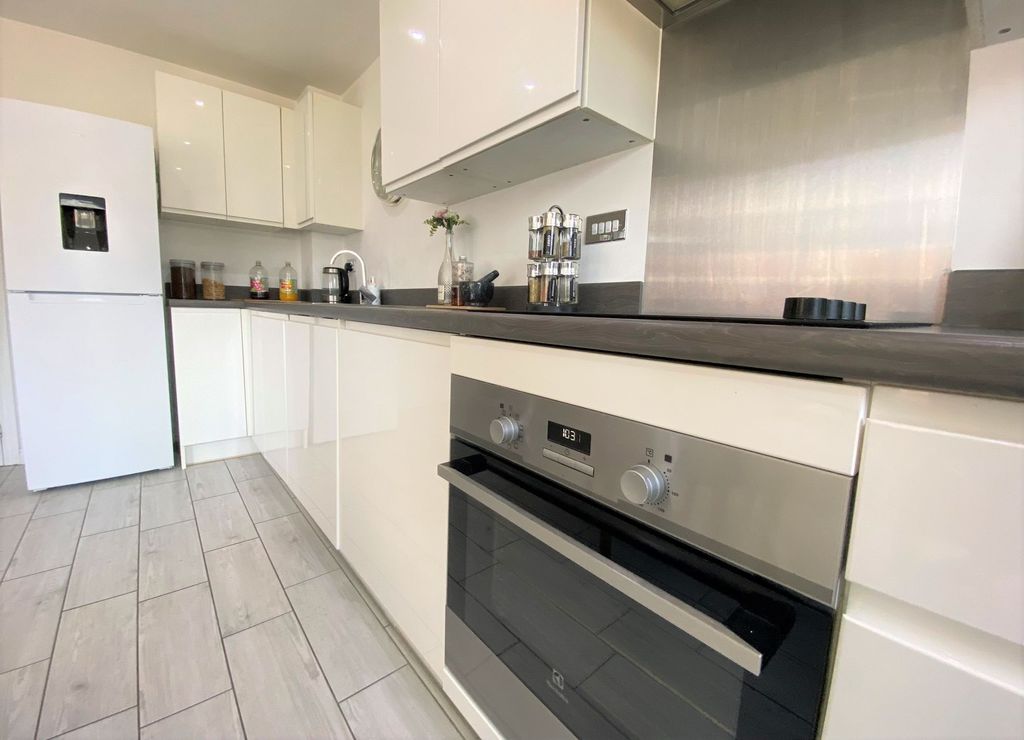 Additional image 6 of 2 bed flat to rentAnderson Grove, Newport NP19