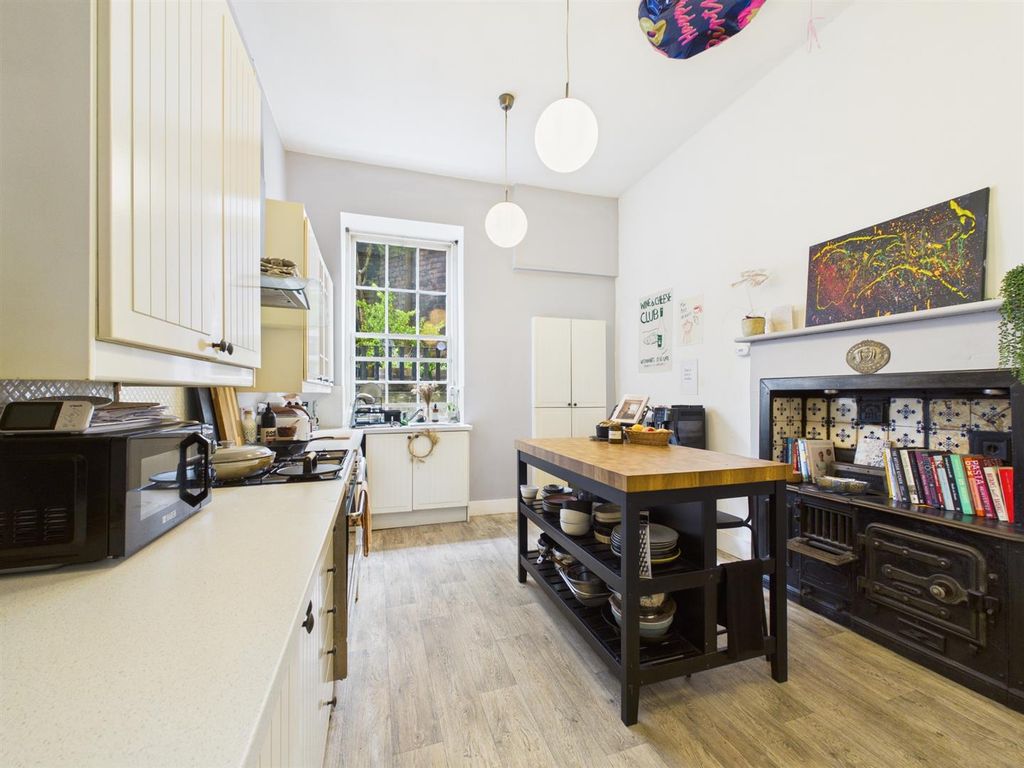 Additional image 3 of 2 bed flat for saleMinerva Street, Glasgow G3