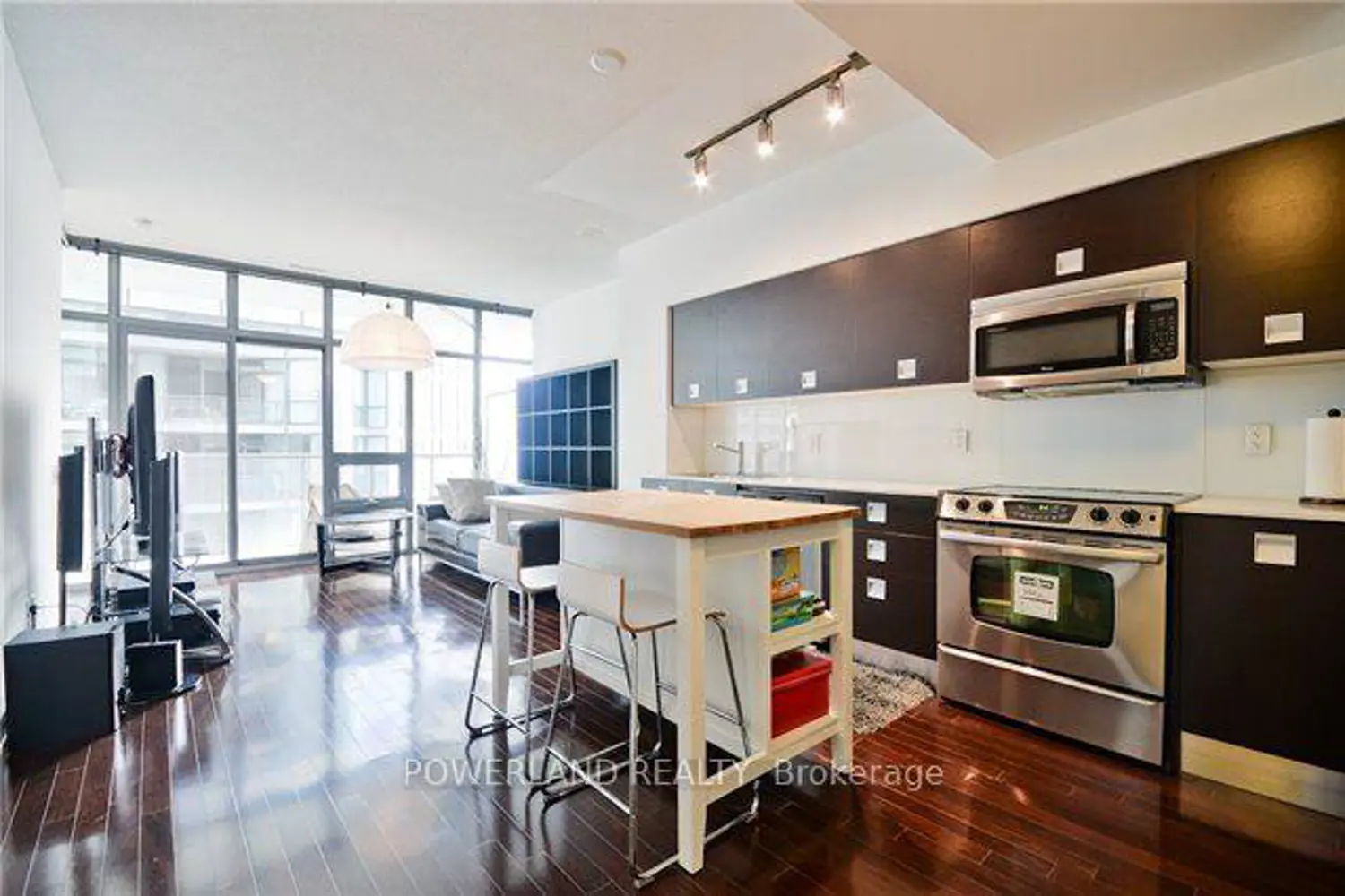 33 Charles Street 2601 photo 5